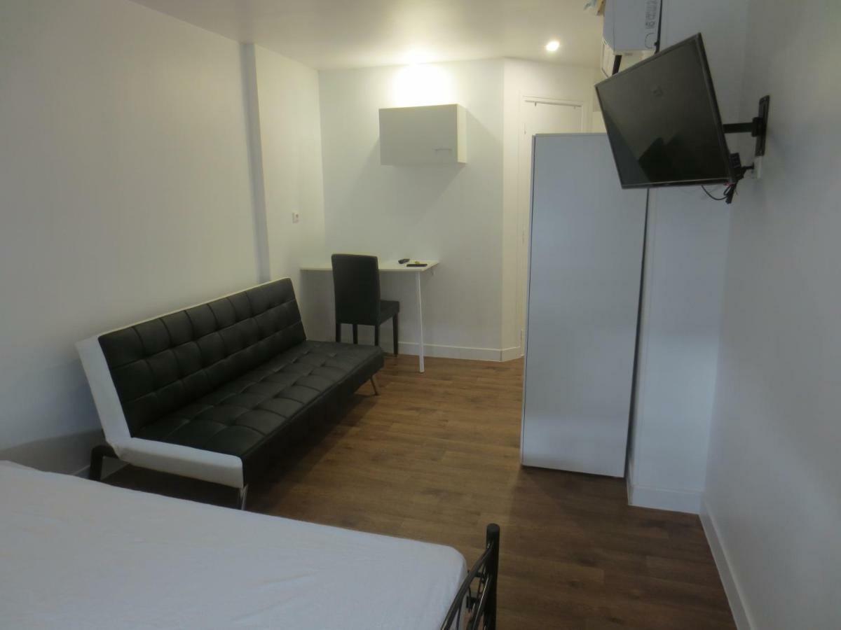 Appartements Et Studios Meubles Au Centre Ville D'Ouzouer Sur Loire Exterior foto