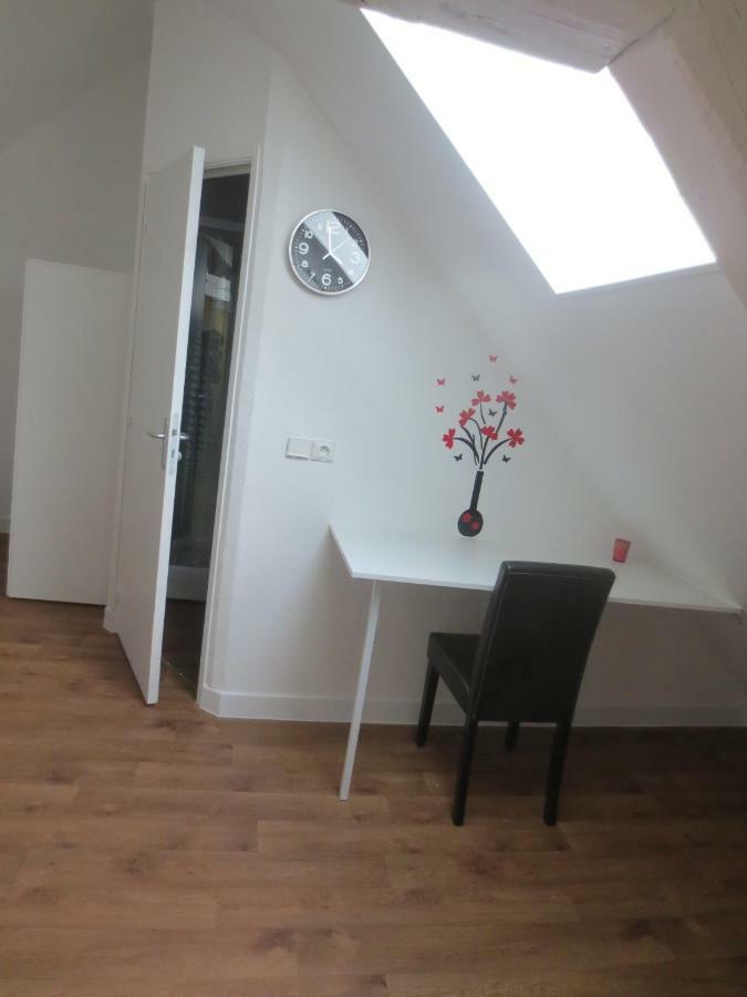 Appartements Et Studios Meubles Au Centre Ville D'Ouzouer Sur Loire Exterior foto
