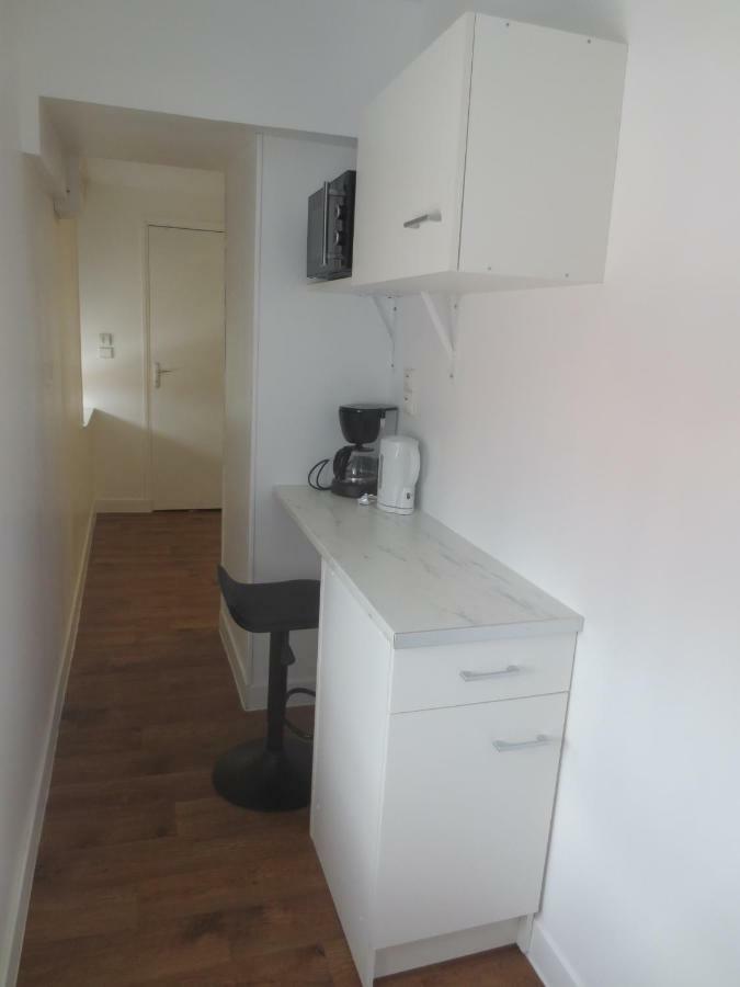 Appartements Et Studios Meubles Au Centre Ville D'Ouzouer Sur Loire Exterior foto